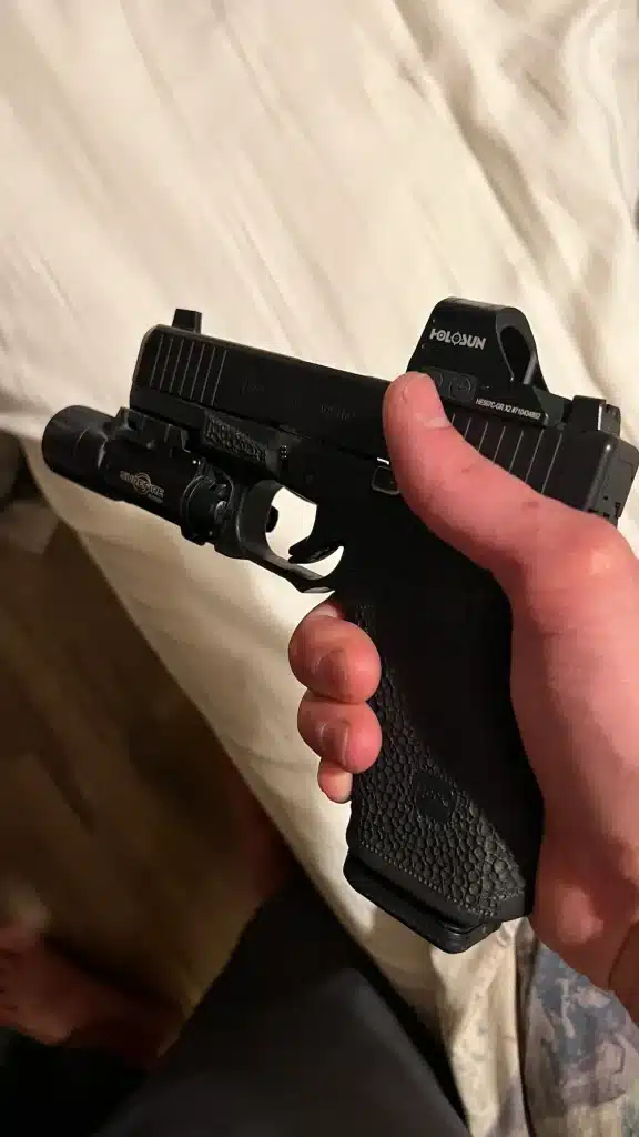 Proper Handgun Grip: How to Hold a Pistol for Accuracy 6 how to hold a pistol