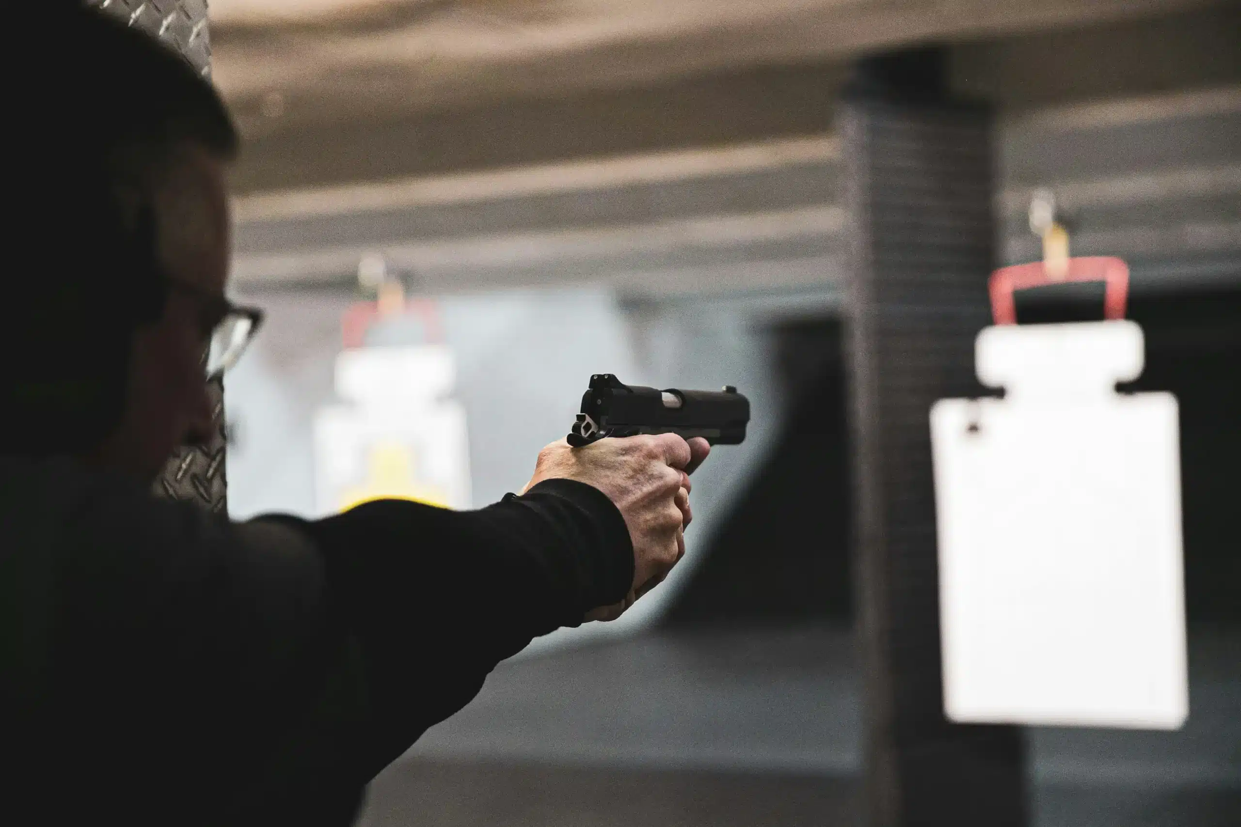 Proper Handgun Grip: How to Hold a Pistol for Accuracy 2 how to hold a pistol